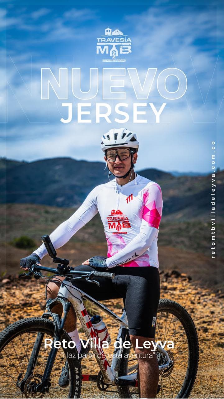 Jersey oficial Travesía MTB puesto, vista frontal